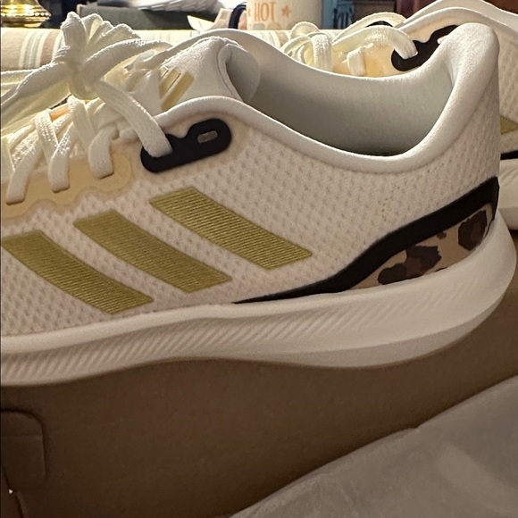NWT women’s Adidas Runfalcon 3.0 W Cream and Gold Sneakers - Picture 5 of 5